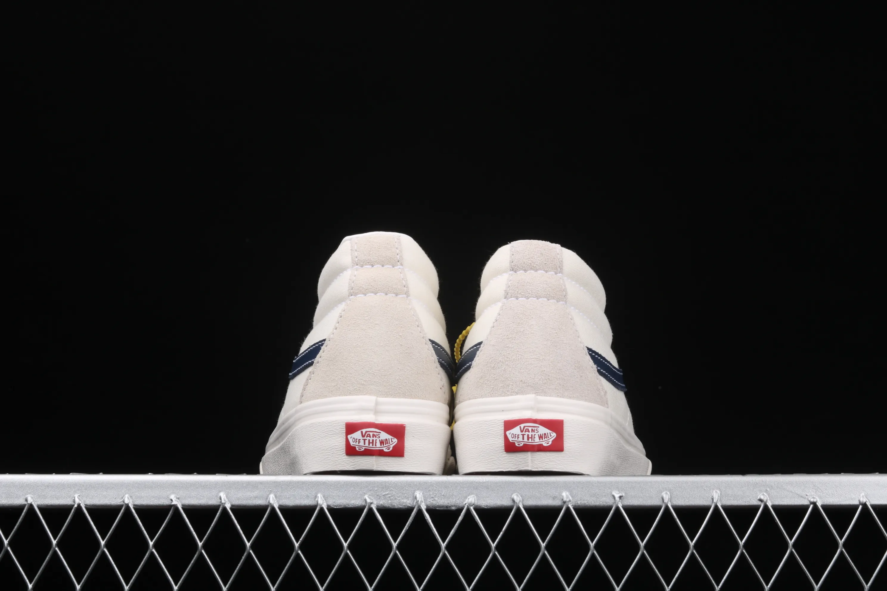 All Categories Vans Vans Series Vans Mid Vans Sk8 Mid Reissue Vans Mid VN0A391FTP1 One size too large